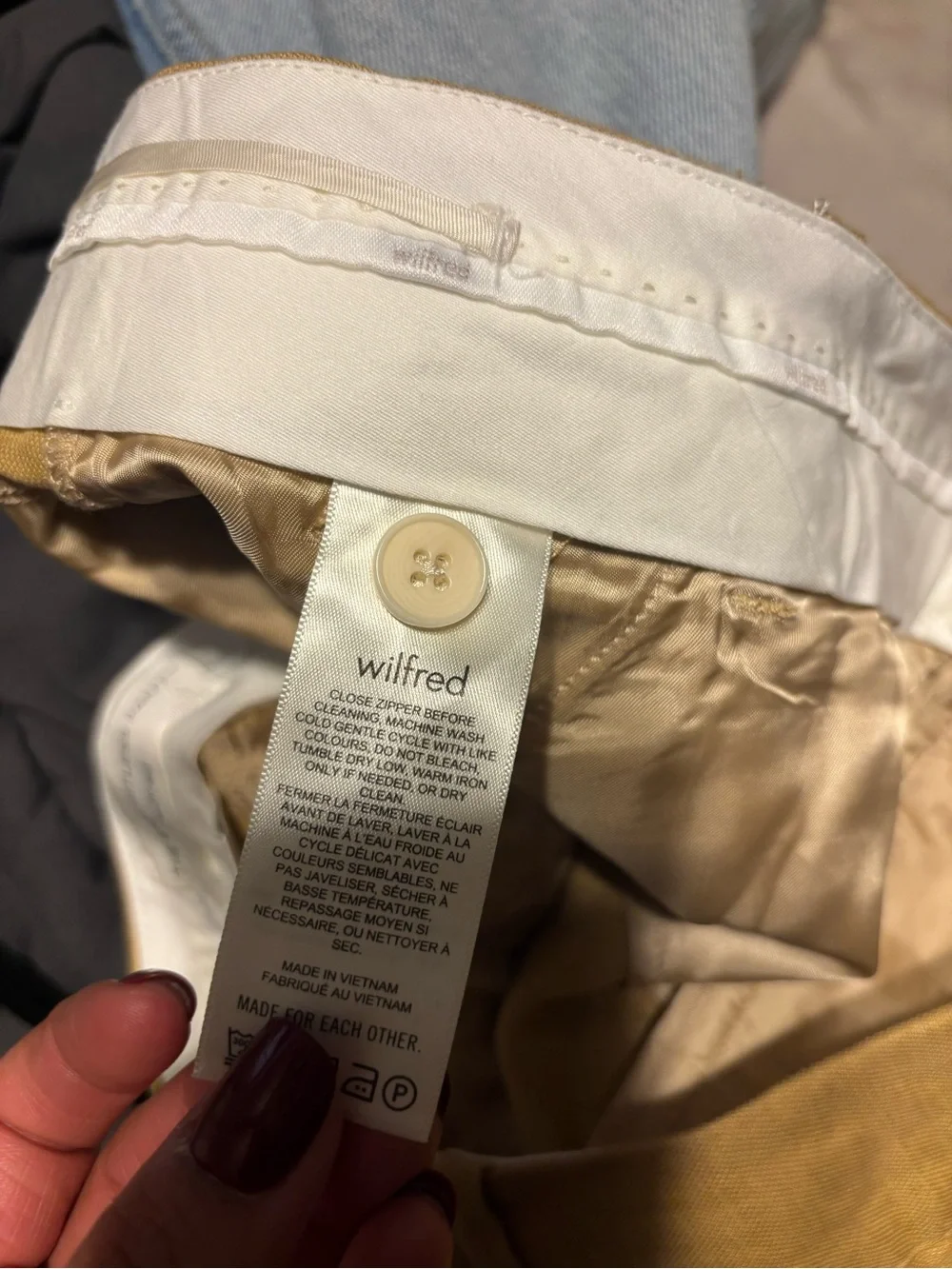 Aritzia Wilfred The Effortless Cruise Linen Pants in Gold Camel color